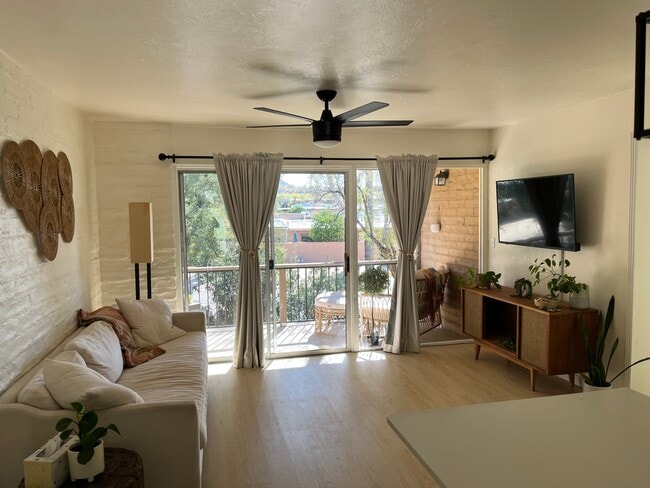 2 W Greenock Dr, Unit 2DD in Tucson, AZ - Foto de edificio - Building Photo