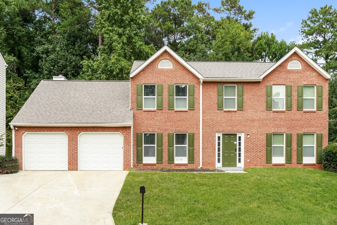 6578 Carriage Ln in Stone Mountain, GA - Building Photo