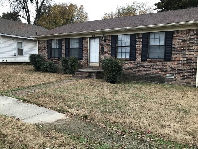 property at 608 N 2nd St