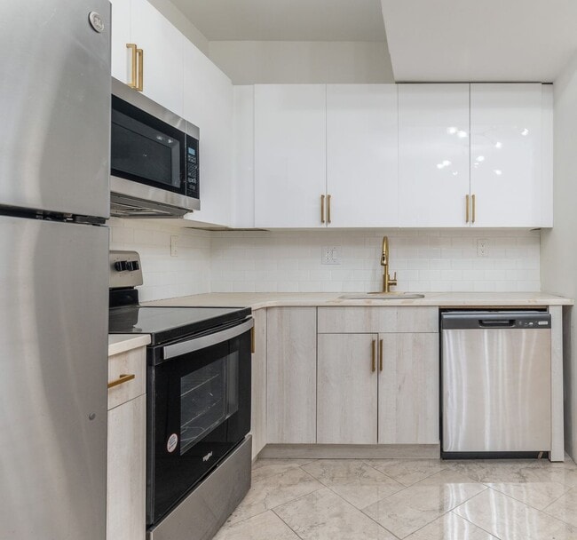 property at 1424 W Girard Ave