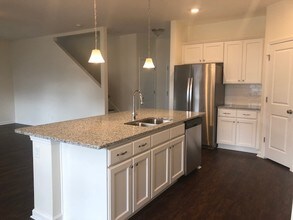 218 Dogwood Cir in Savannah, GA - Foto de edificio - Building Photo