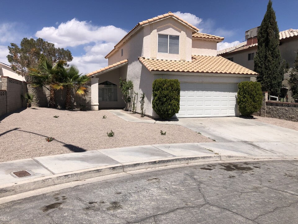 8420 Aspenbrook Ave in Las Vegas, NV - Building Photo