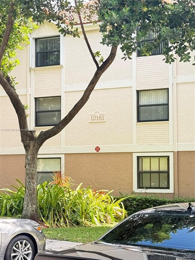 10161 W Sunrise Blvd in Plantation, FL - Building Photo - Building Photo