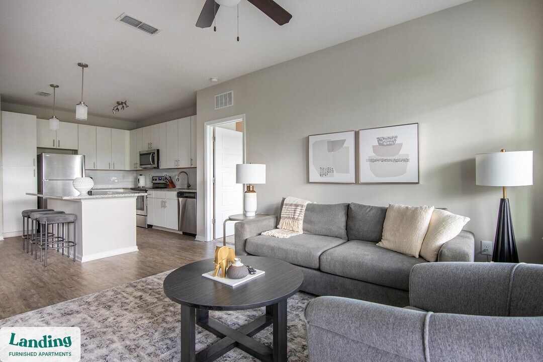 2300 Tapestry Park Dr in Land O Lakes, FL - Building Photo