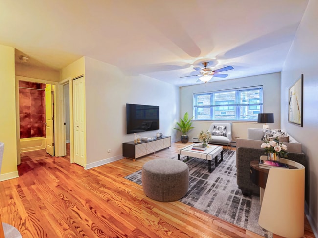 630 W Wrightwood Ave, Unit 508 in Chicago, IL - Building Photo - Building Photo