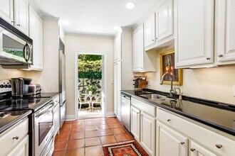 380 Cocoanut Row in Palm Beach, FL - Building Photo - Building Photo