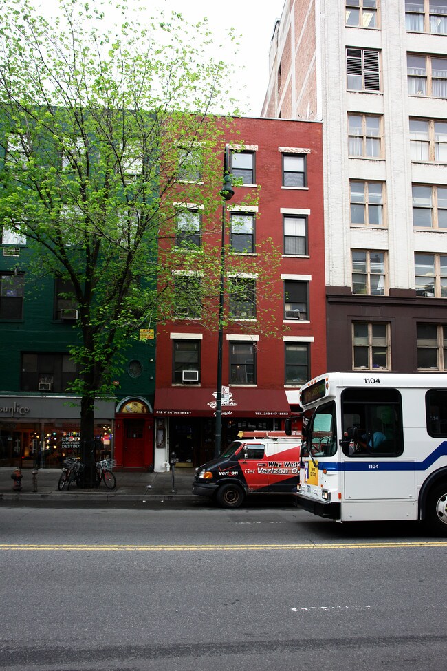 212 W 14th St in New York, NY - Foto de edificio - Building Photo