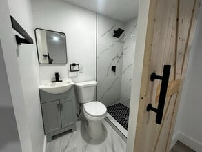 915 NW 46th St in Miami, FL - Building Photo - Building Photo