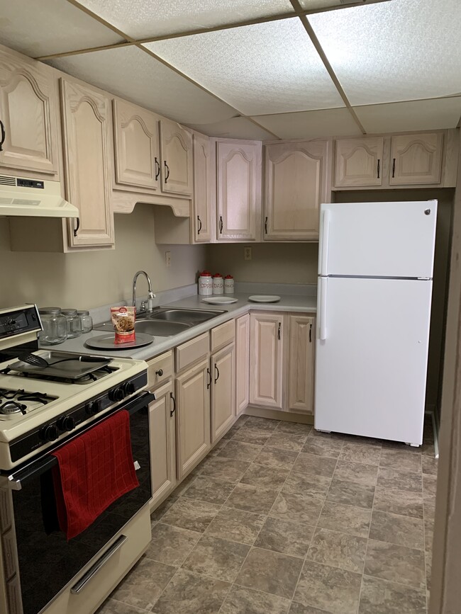Giant Oaks Apartments in Anderson, IN - Foto de edificio - Building Photo