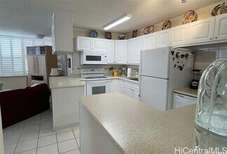 2415 Ala Wai Blvd in Honolulu, HI - Building Photo - Building Photo