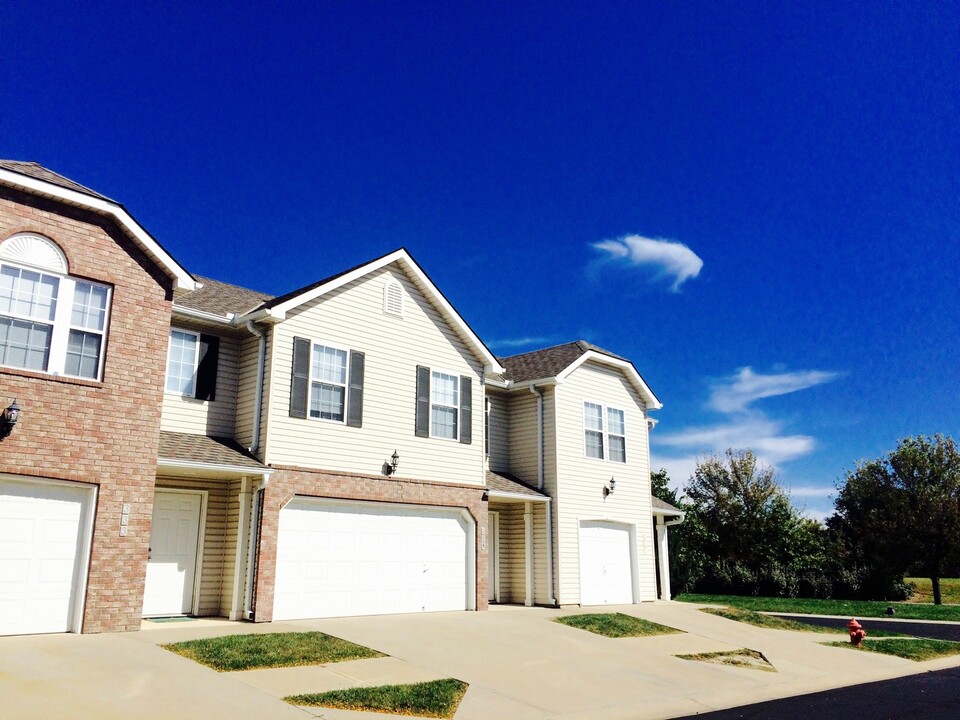 153 NE Adams Dairy Pkwy-Unit -Unit 155 in Blue Springs, MO - Foto de edificio