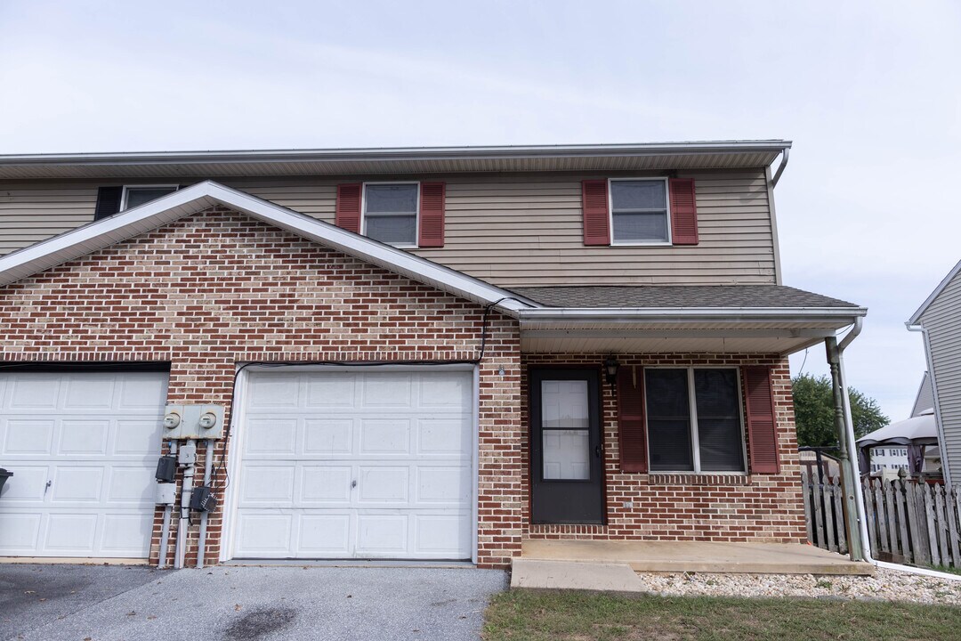 2187 Walnut St in Lebanon, PA - Building Photo