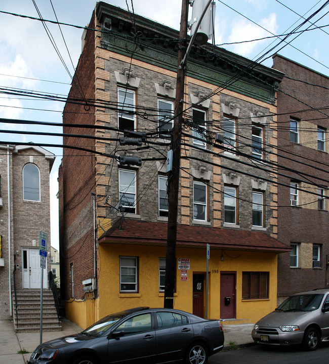 590 N 6th St in Newark, NJ - Building Photo - Building Photo