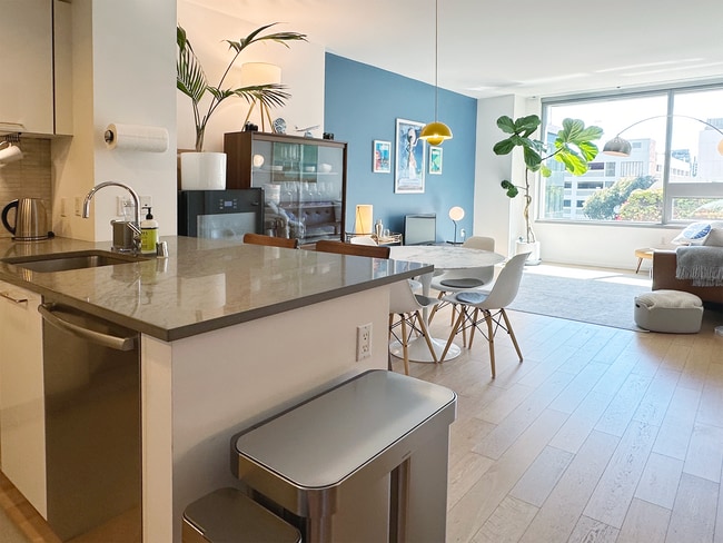 property at 1 Hawthorne St