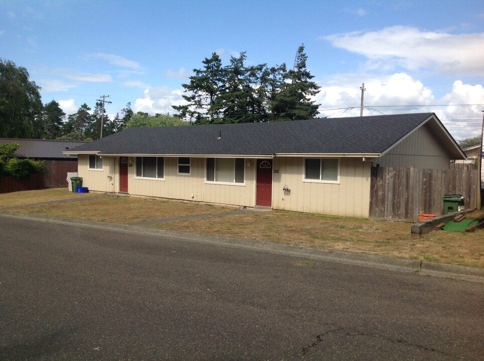 1511-1511 Arthur St in North Bend, OR - Building Photo