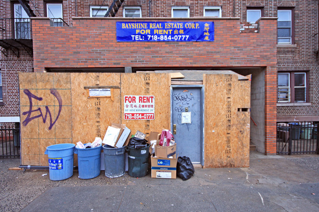 717 60th St in Brooklyn, NY - Foto de edificio - Building Photo