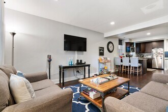 1319 W Barry Ave in Chicago, IL - Building Photo - Building Photo