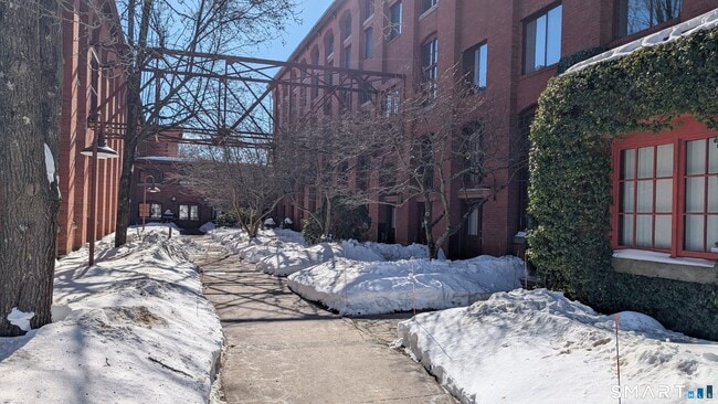 839 Main St in Torrington, CT - Building Photo - Building Photo