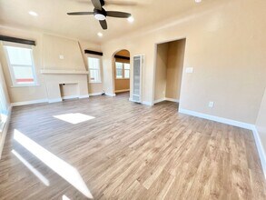 235 Pomona Ave in Long Beach, CA - Building Photo - Building Photo