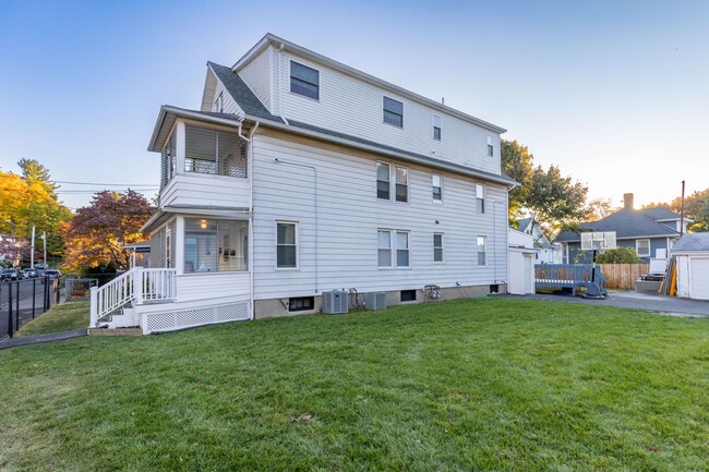 25 Winter St-Unit -Floor 2 in Ansonia, CT - Building Photo - Building Photo