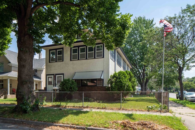 2401 3rd st NE Apt 2, Unit 1 in Minneapolis, MN - Building Photo - Building Photo