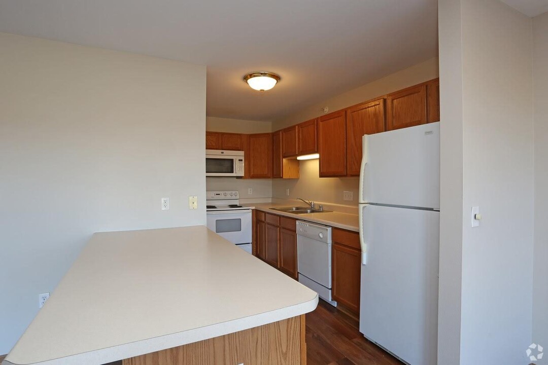 6935 70th Ct, Unit #106 in Kenosha, WI - Foto de edificio