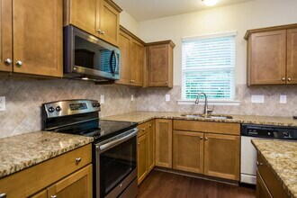 430 Darbys Run Ct in Hiram, GA - Building Photo - Building Photo