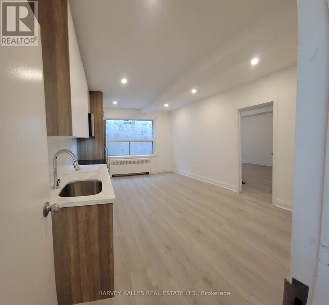 1980 Eglinton Ave W in Toronto, ON - Building Photo - Building Photo