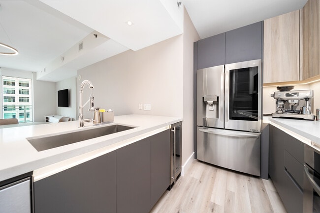 951 Brickell Ave, Unit 2801 in Miami, FL - Building Photo - Building Photo