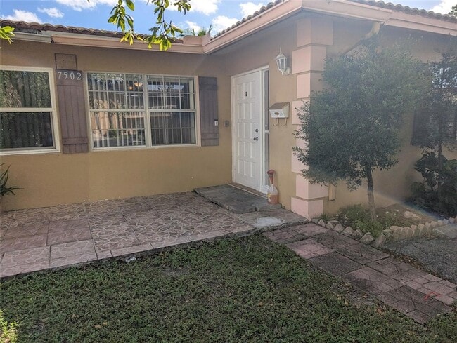 7502 NW 44th Ct