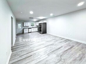 3902 Fairall Dr in Greensboro, NC - Foto de edificio - Building Photo
