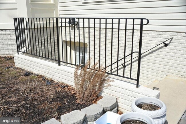 property at 7582 Venture Dr