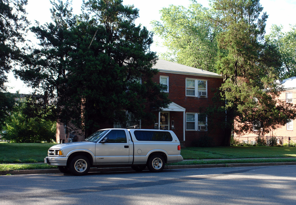 305 Shirley St in Falls Church, VA - Foto de edificio