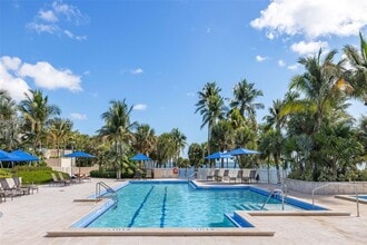 2 Grove Isle Dr, Unit B503 in Miami, FL - Building Photo - Building Photo