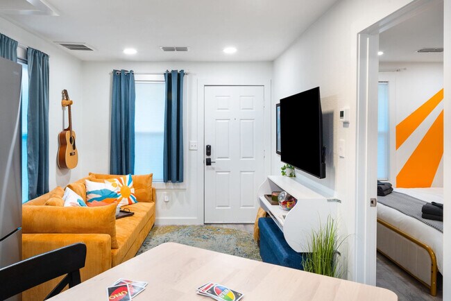 1206 1/2 Haskell St in Austin, TX - Building Photo - Building Photo