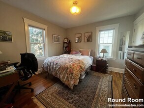 24 Ridgemont St, Unit 2 in Boston, MA - Foto de edificio - Building Photo