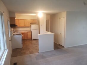 7939 E Cree Lake Dr S in Kendallville, IN - Building Photo - Building Photo