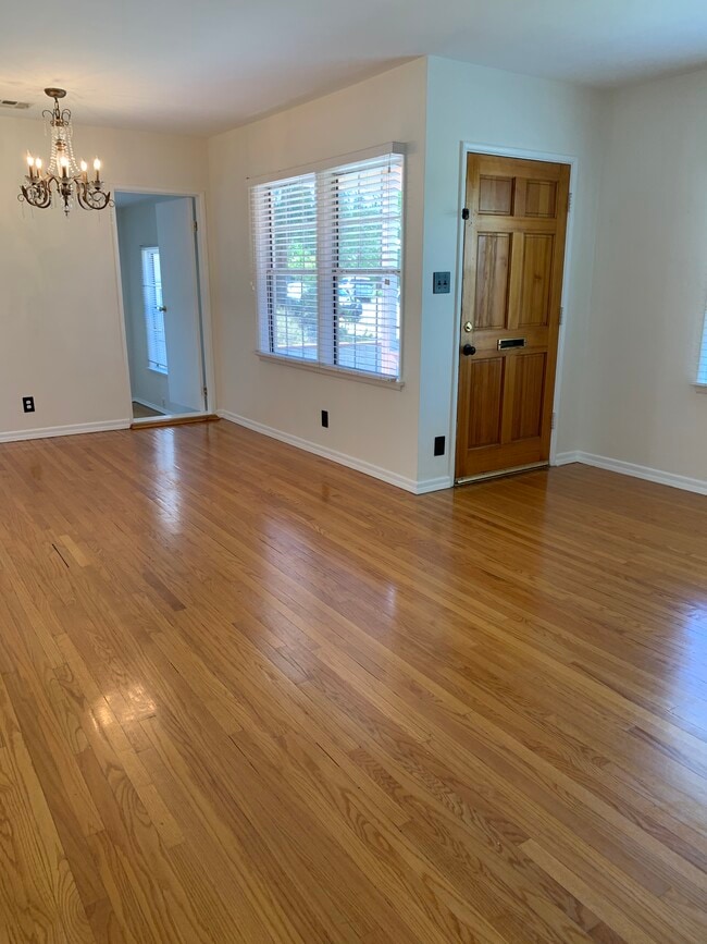 10760 Russett Ave in Sunland, CA - Building Photo - Building Photo