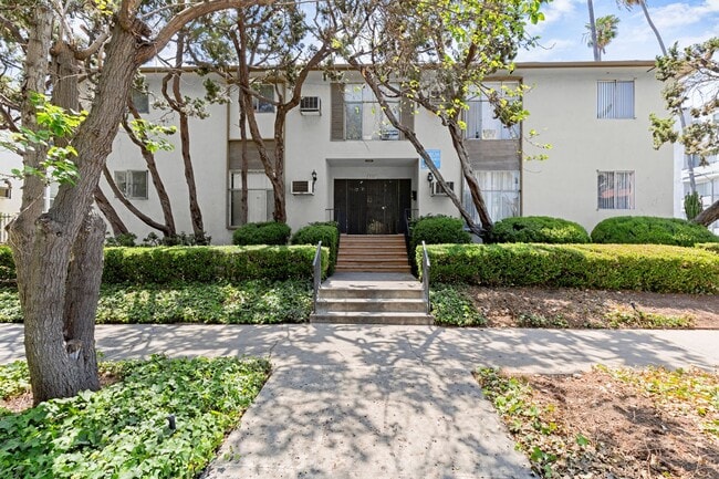 STUDIO 1 BATH IN Loa Angeles !!