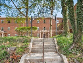 1963 W Broad St in Columbus, OH - Building Photo - Building Photo