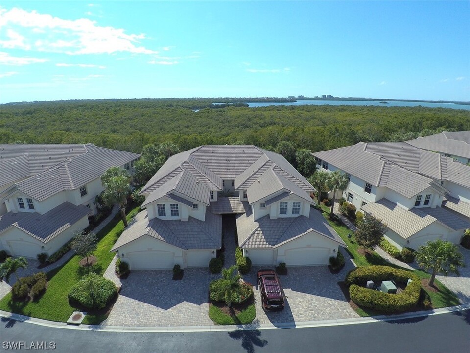 26986 Montego Pointe Ct in Bonita Springs, FL - Foto de edificio