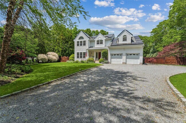 39 Hollow Ln in Westhampton, NY - Building Photo - Building Photo