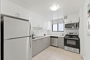130 & 140 Lincoln Road in Waterloo, ON - Building Photo