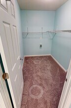 8024 Cloudcroft Ln, Unit Large Room in Louisville, KY - Building Photo - Building Photo