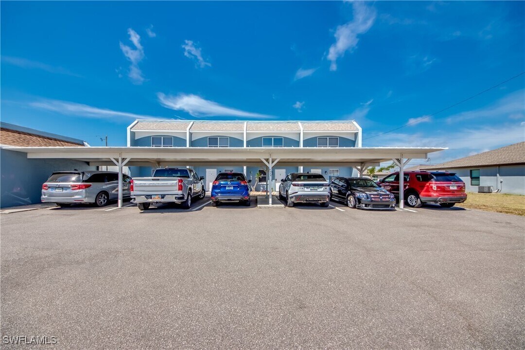 4424 SW 8th Pl in Cape Coral, FL - Building Photo
