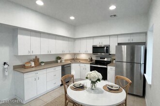 101 Main St in Farmingdale, NJ - Building Photo - Building Photo