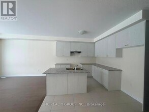 693 Ribstone Ct in Oshawa, ON - Building Photo - Building Photo