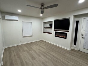 514 Clinton Park St in Houston, TX - Building Photo - Building Photo