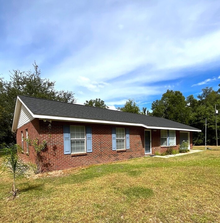 5802 Mt Tabor Rd in Greenwood, FL - Building Photo