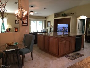 4206 SE 3rd Ave in Cape Coral, FL - Foto de edificio - Building Photo